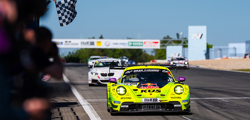 Start-to-finish victory for Manthey EMA in the third NLS race on the Nürburgring Nordschleife